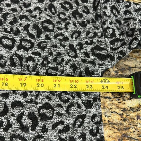 Joseph Ribkoff Leopard Print Asymmetrical Hem Long Sleeve Top Tunic Size 12 - Picture 5 of 6